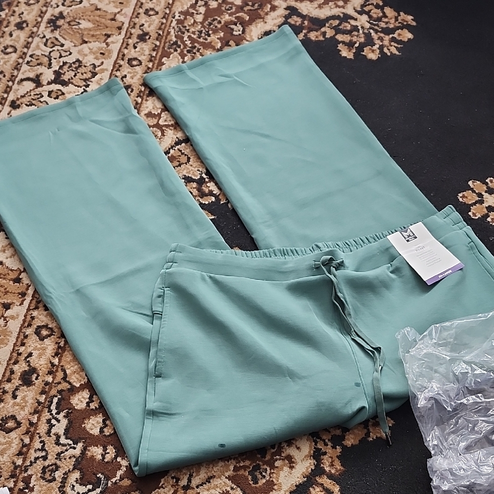 Women's Members Mark Luxe Relaxed Fit Pants; XXL, Green Jade